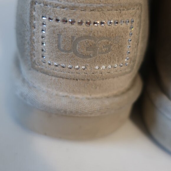Womens Ugg S/N 1004774 Silver Metallic Suede Bailey Button Booties 7 - Picture 6 of 8